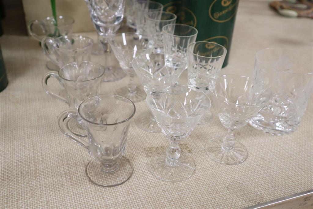 Sundry assorted glassware